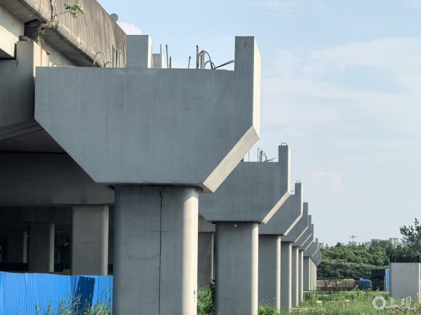 锅牛配资 场面 | G15公路嘉金段改扩建工程华新段匝道地下工程完工